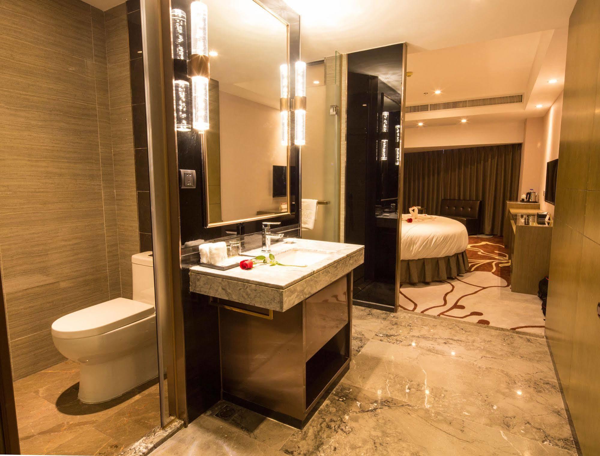 Lnsail Hotel Shenzhen Luohu Port Railway Station Kültér fotó